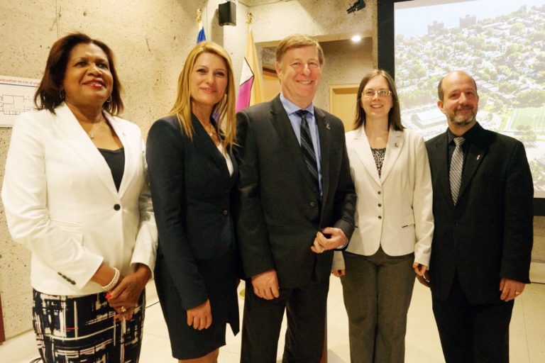 Exclusion de l’opposition: Demers persiste et signe Telle qu'annoncée la semaine dernière, la Commission chargée de la révision du schéma d'aménagement et de développement du territoire sera présidée par le maire Marc Demers. Le secondera les conseillers municipaux Jocelyne Frederic-Gauthier, Aline Dib, Virginie Dufour et Vasilios Karidogiannis.