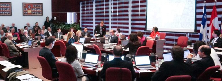 Le Parti Laval dénonce un manque de transparence La séance extraordinaire du 28 juillet s'est tenue en présence de 14 des 22 élus municipaux.