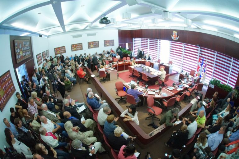 Le nouveau schéma d’aménagement pourrait être reporté dans deux ans En septembre 2013, l’ancienne administration avait réclamé à Québec d’accorder un délai de vingt-quatre mois débutant le 12 mars prochain, afin de recommencer le processus de révision du schéma.