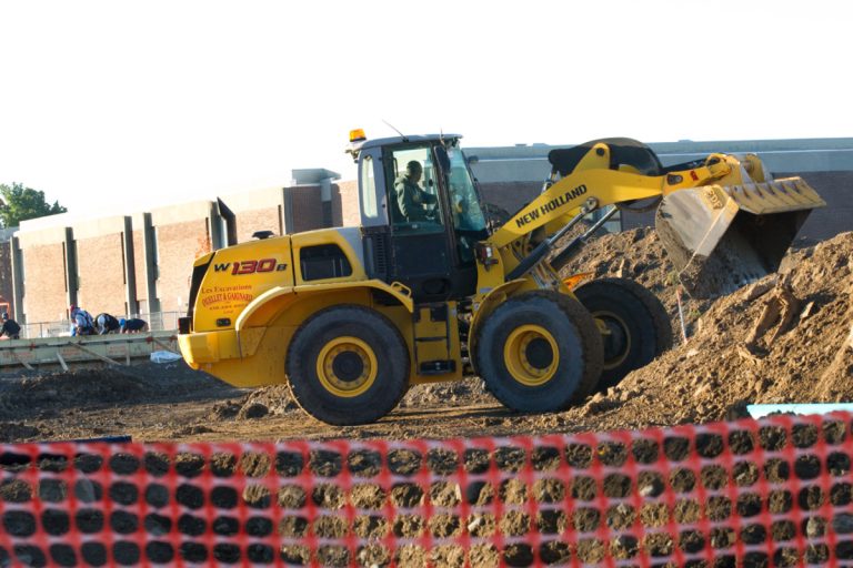 Début de la construction de la nouvelle école de Chomedey La nouvelle école primaire est construite sur les terrains de l’École d’éducation internationale.