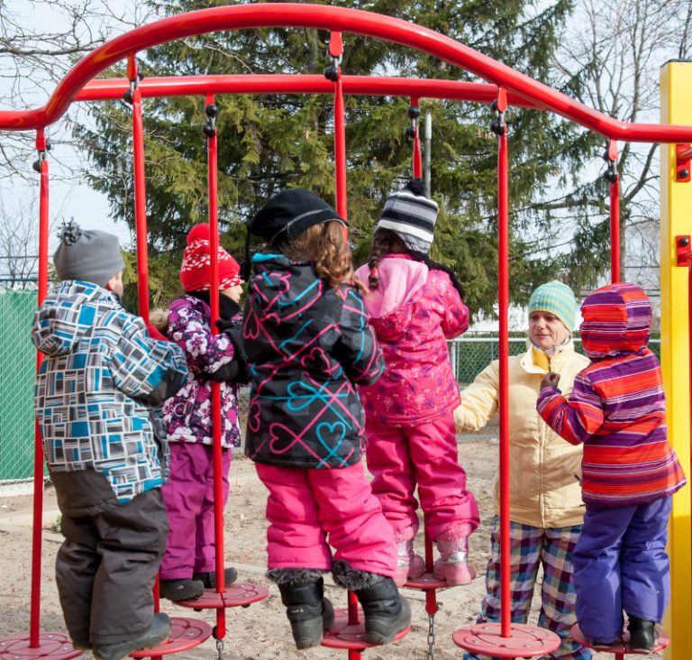 Le gouvernement veut couper 120 M$ dans les CPE, qui pourraient fermer de façon ponctuelle.