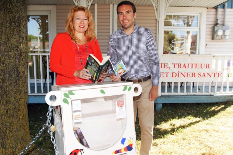Un réseau de Croque-Livres s’implante à Sainte-Rose (Photo TC Media - Mario Beauregard)