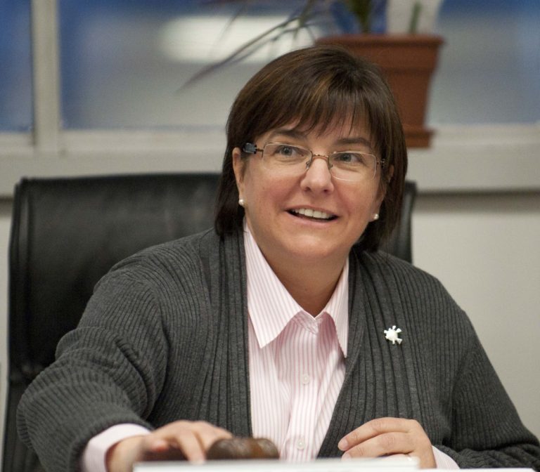 Louise Lortie mentionne que la CSDL pourrait accueillir 600 réfugiés syriens.