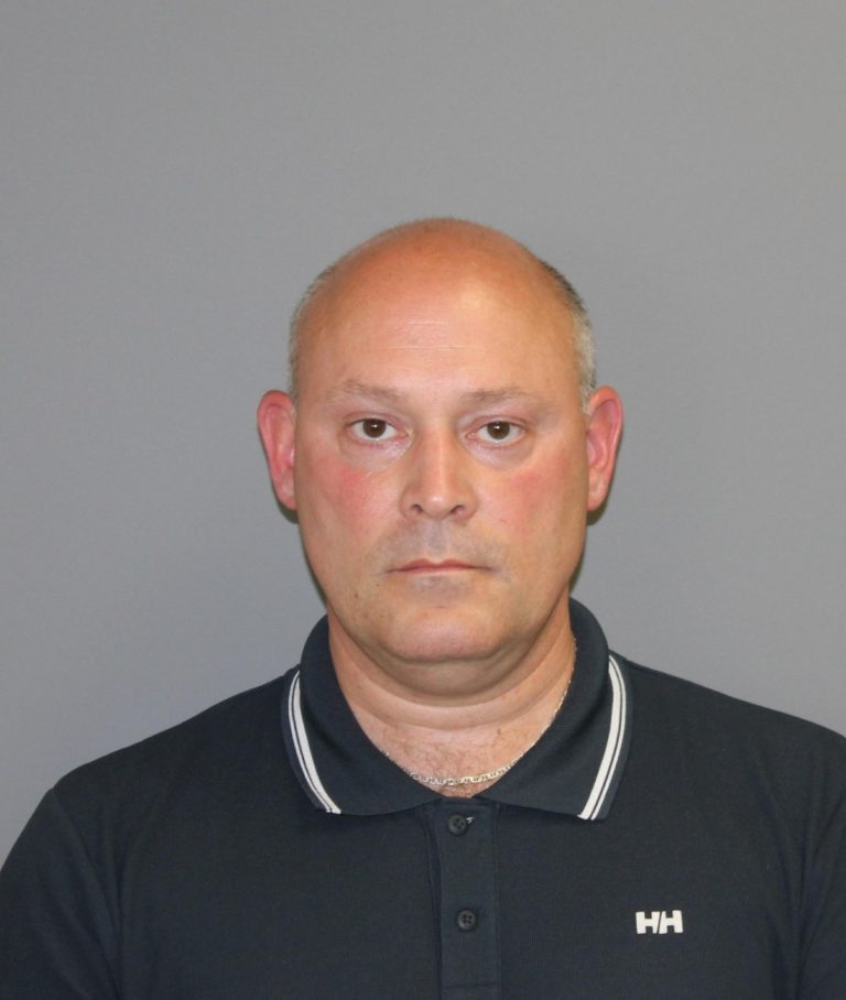 Victimes de Daniel Giroux recherchées Daniel Giroux proposait de l’argent afin de faire des photographies à connotation sexuelle. (Photo gracieuseté police de Laval)