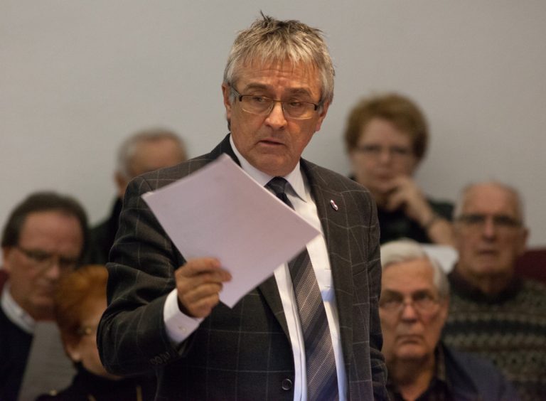 Le rapport intérimaire lève le voile sur les tensions entre le Bureau de l’ombudsman et la direction générale de la Ville de Laval Le conseiller de Sainte-Rose, Denis Robillard, a déposé le rapport intérimaire du Bureau de l'ombudsman.