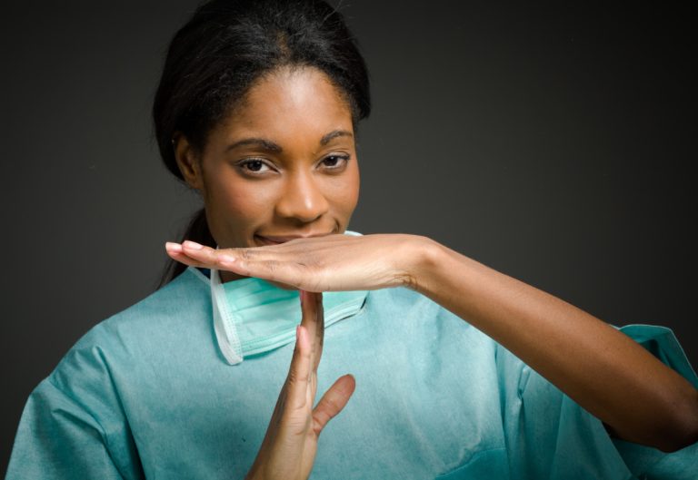 Des infirmières épuisées et inquiètes pour la qualité des soins aux patients Plus de la moitié des infirmières, inhalothérapeutes et infirmières auxiliaires de Laval ne prennent jamais leurs pauses et plus du tiers d'entre elles n'ont pas le temps de prendre leurs repas.