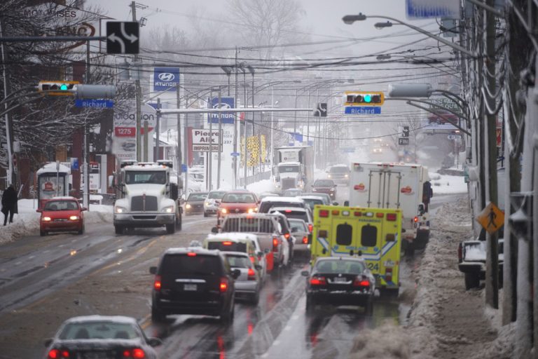 À quand la revitalisation du boulevard des Laurentides? Le boulevard des Laurentides dans sa portion située tout juste au sud de l'autoroute 440, dans le quartier Vimont.