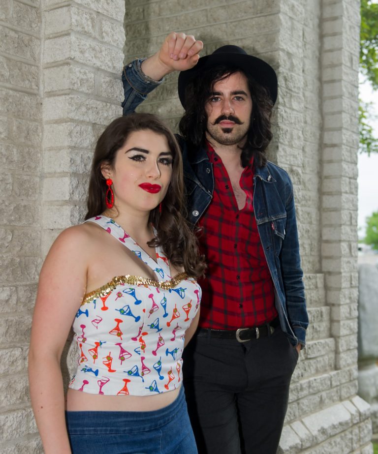 Rock brut et goût du vintage pour Les Deuxluxes Anna Frances Meyer, de Montréal, et Etienne Barry, de Saint-Lambert, composent le duo Les Deuxluxes. (Photo TC Media - Vincent Graton)