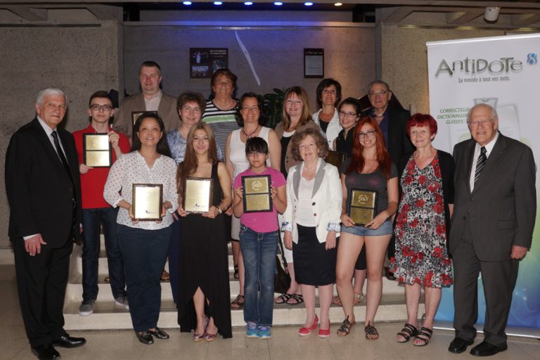 Les gagnants de la Dictée lavalloise reçus à l’hôtel de ville (Photo TC Media - Mario Beauregard)