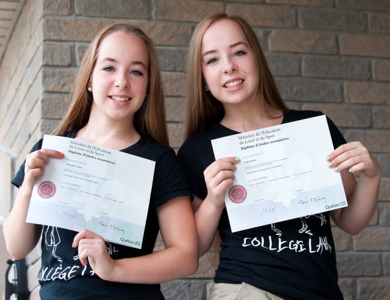 Une faute sur le diplôme d’études secondaires Andréanne et Gaëlle Graton ont été choquées de voir une faute d'orthographe sur leur diplôme d'études secondaires.