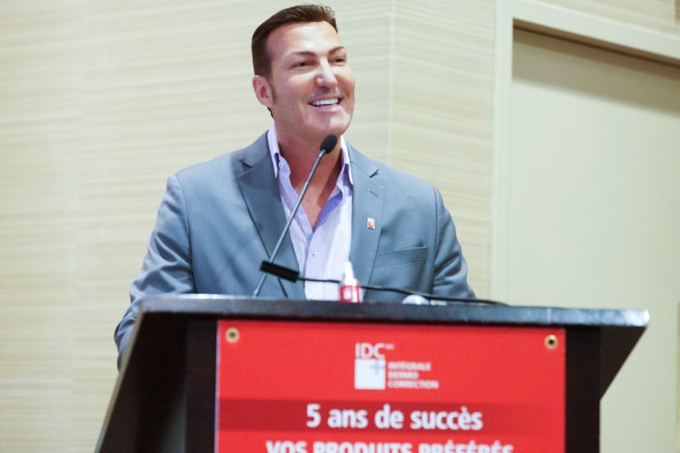 Dr Éric Dupont, scientifique et grand philanthrope Dr Éric Dupont lors de la formation qu’il a donnée à Laval, le 17 février.