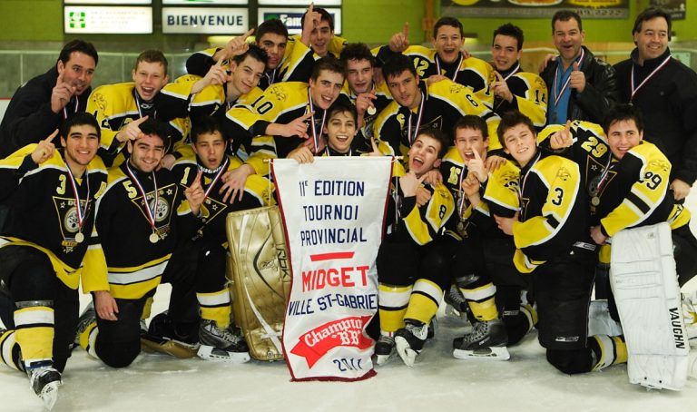 Les Ducs raflent la bannière des champions L’équipe championne est formée de (rangée du bas) Joey Passarelli, Mathieu Larin, Samuel Larocque, Simon Pilot, Guillaume Dargis, Philippe Rioux, David Plaisance, Cédrik Gauthier, (rangée du haut) François Denommée, Samuel Bernier, Nicolas Houde, Cedric Kunicek, Mathieu Denommée, Pierre-Luc Dalpé, Nicolas Boivin-Pelletier, Brady Ohanessian, Carl Labrecque, Olivier Fournier, Daniel Labrecque, entraîneur et Martin Houde. (Photo: Courtoisie)