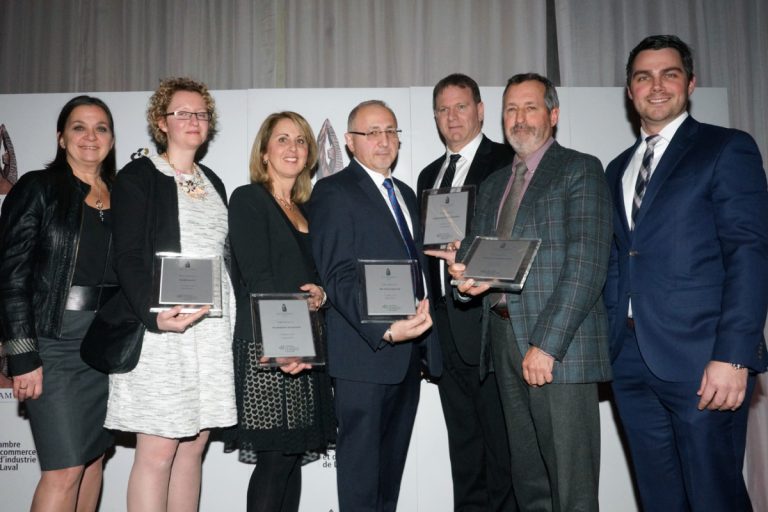45 entreprises en lice au Dunamis 2015 Entourés de la PDG et du président du conseil de la Chambre de commerce et d'industrie de Laval, Chantal Provost et Pierre-Luc Girard, on reconnaît les finalistes dans la catégorie Dunamis Exportation: la représentante d'Embrionix, Lise Lapointe de Formation Terranova, George Ambartsoumian de GA International, Pierre Marchand d'Industries Show Canada et Christian Élie de Pélican International.