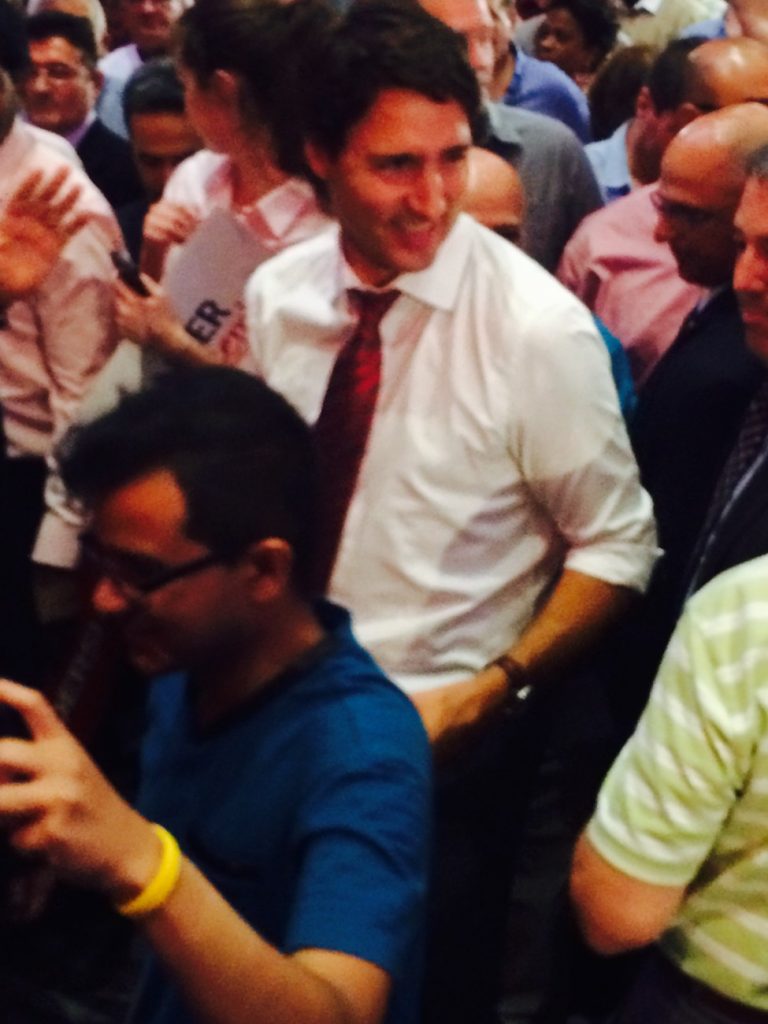 Bain de foule de Justin Trudeau à Laval Justin Trudeau a pris un bain de foule à Laval.