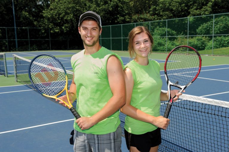 Les jeunes de 16 ans et plus sont invités à postuler auprès de la ville pour un emploi saisonnier.