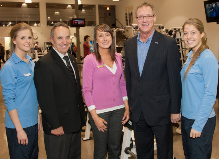 Florence Patenaude, Énergie Cardio Vimont; Yvon Martineau, conseiller à la mairie de Laval; Alexandra Lambert, directrice, Énergie Cardio Vimont; Alain Beaudry, président, Énergie Cardio et Geneviève Pepper, Énergie Cardio Vimont.