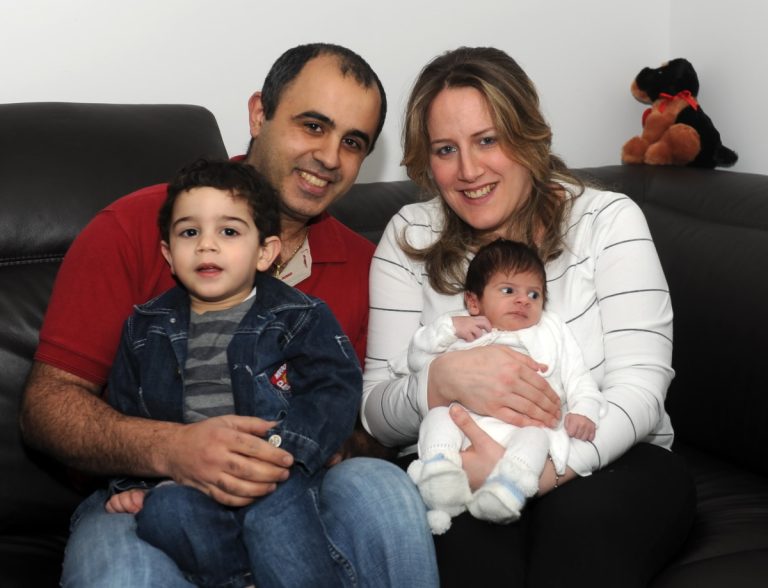 Les Kanaan ont accueilli le petit Angelo le 14 février dernier, lors d’un accouchement improvisé à la maison. (Photo: Vincent Graton)