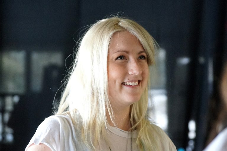 Concert bien contemporain pour rendre grâce au Laval d’aujourd’hui Fanny Bloom, auteure-compositrice-interprète.