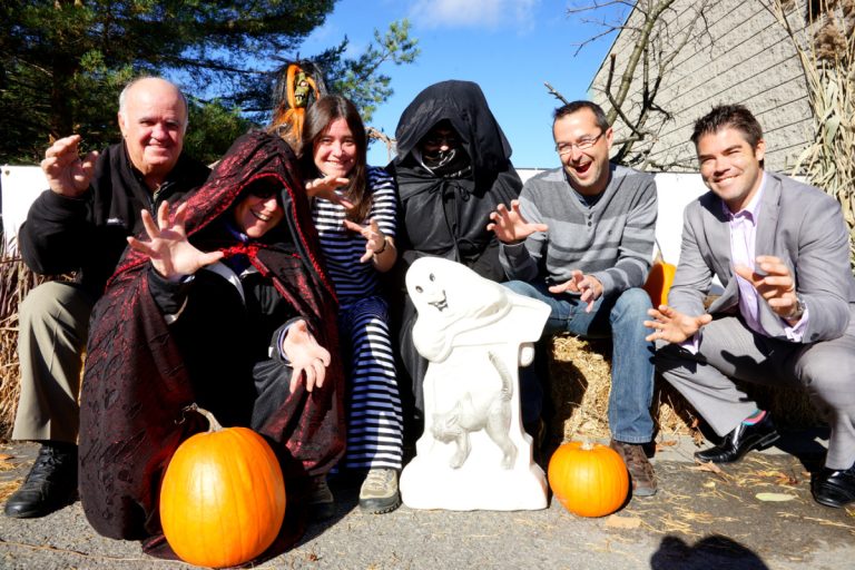 Pierre Creamer, directeur administratif, Fondation du Centre de la nature; Louise Harvey, préposée à l’accueil, Fondation; Nancy Robichaud, monitrice, Ville de Laval; Sabrina, patrouilleuse, Fondation du Centre de la nature; Stéphane Goyette, chargé de programme, Ville de Laval; et Patrick Marsan, directeur des ventes, Courrier Laval - TC Media.