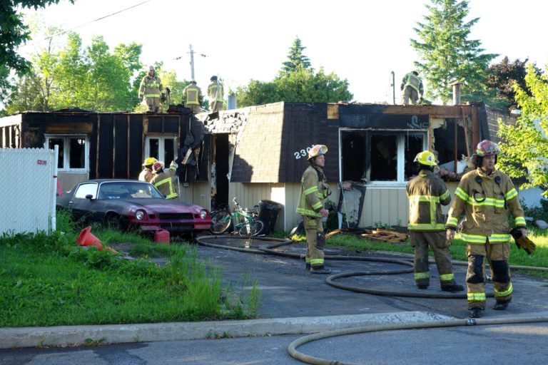 Les dommages de l'incendie sont évalués à 175 000 $. (Photo TC Media - Mario Beauregard) 