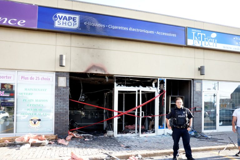 Incendie criminel pour des cigarettes électroniques De nature criminelle, le feu est sous enquête policière. (Photo TC Media - Mario Beauregard)