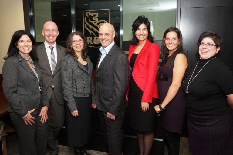 Lancement de la 15e édition de la Loterie-voyages De l'équipe RBC : Diane Jacob, vice-présidente, région Laval-Laurentides; Sylvain Pelletier, directeur Planification financière; Khadija Azizi, banquière privée RBC, Gestion de patrimoine; Marc Gauthier, vice-président, services financiers commerciaux; Manon Desrosiers, présidente, Exodus Voyages; Sophie Couillard, coordonnatrice, Fondation des maladies du cœur et de l’AVC, région Laval/Laurentides/Lanaudière; Louise Blanchette, adjointe administrative, RBC Laval-Laurentides.