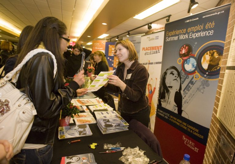 L’an dernier, la Foire régionale de l’emploi étudiant avait attiré à l’agora du Collège Montmorency pas moins de 3500 visiteurs, un record de participation. (Photo: Alarie Photos)