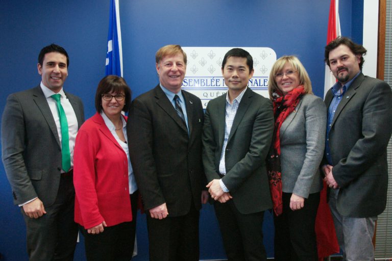 Un troisième Concert pour l’Avenir – TD Emile Khayat, directeur de succursale TD Canada Trust; Louise Lortie, présidente de la CSDL; Marc Demers, maire de Laval; Bonnet Huor, président de la Fondation Droit au Talent; Frédéric Cardin, v.-p. de la Fondation; Francine Charbonneau, ministre responsable de la région de Laval et députée des Mille-Îles. Absents sur la photo: Martin Olivier, directeur général, Courrier Laval; Marie-Pierre Rolland, directrice générale de l'Orchestre symphonique de Laval.