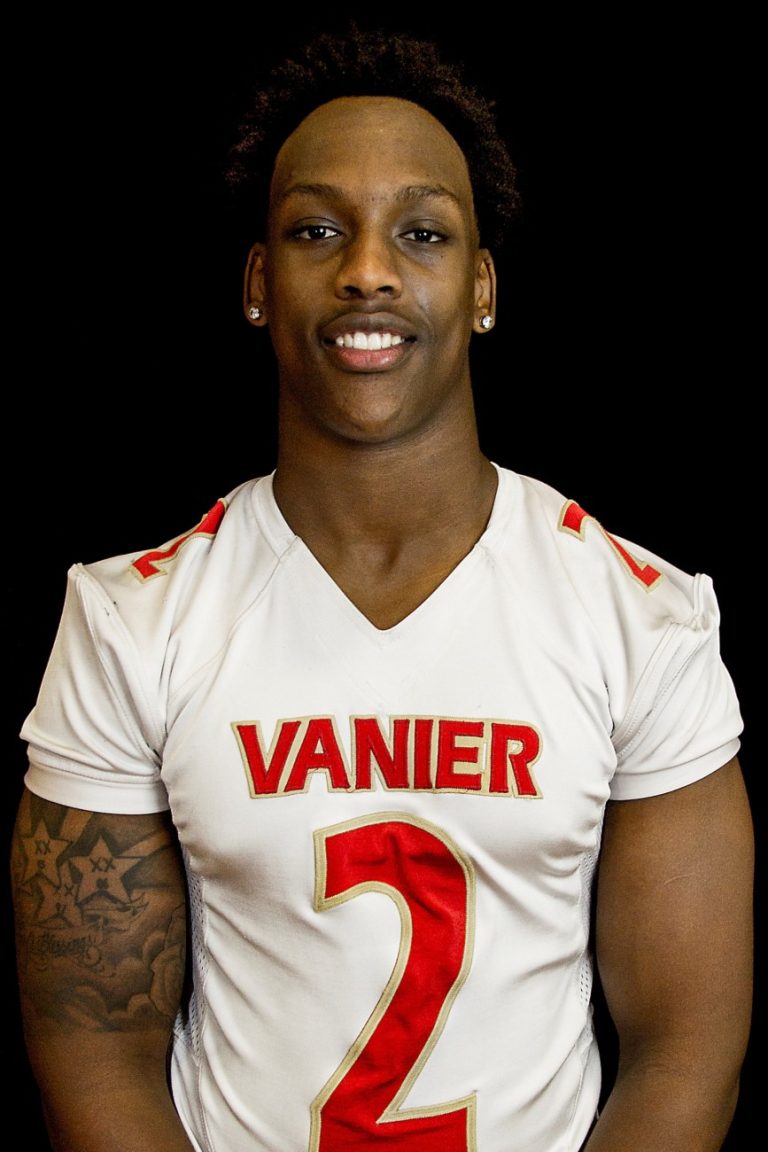 Brian Harelimana opte pour les Carabins Brian Harelimana a connu une brillante carrière avec les Cheetahs de Vanier.