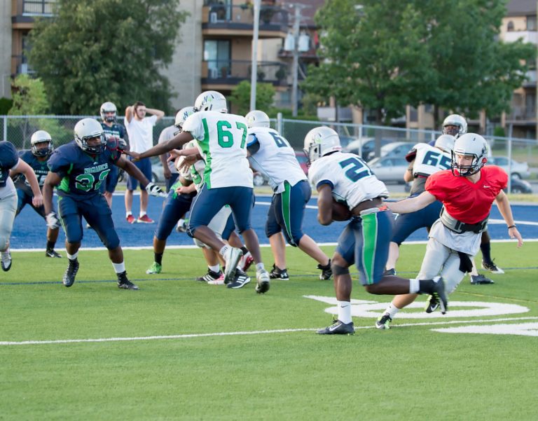 Les Nomades travaillent fort à L,entraînement afin d'être prêts à amorcer la saison de la ligue collégiale, division1.