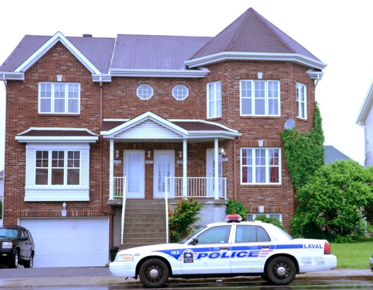 Trois présumés fraudeurs arrêtés Les suspects arrêtés, dont ceux perquisitionnés au 6961, boulevard Notre-Dame, n'ont aucun antécédent en matière de fraude.(Photo TC Media - Mario Beauregard)