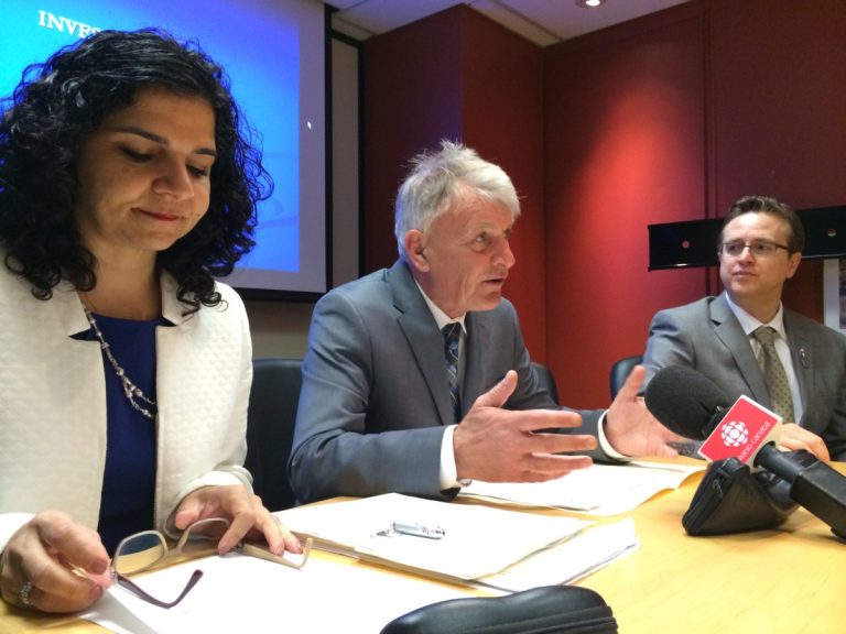 Laval Technopole: pas de nomination avant l’automne Entouré de ses conseillers municipaux Aglaia Revelakis (Chomedey) et Paolo Galati (Saint-Vincent-de-Paul), le chef d'Action Laval et de l'opposition officielle à Laval, Jean-Claude Gobé, réclame coûte que coûte la nomination d'un PDG à la barre de Laval Technopole.