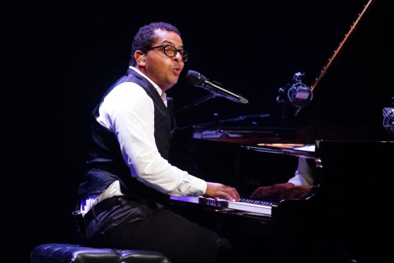 Ce sont des échanges avec des artistes au programme du Mondial 2014, notamment Louis-Jean Cormier, qui lui ont donné cette idée d'hommage à celle qui a été l'instigatrice de son amour de la musique et du chant choral. (Photo TC Media - Mario Beauregard