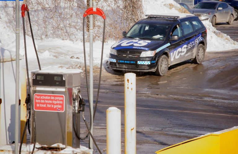 L'agence VCS Sécurité s'est vue confier la surveillance des pompes à essence au garage municipal du parc industriel centre, à l'angle de la rue Cunard et du boul. Industriel.
