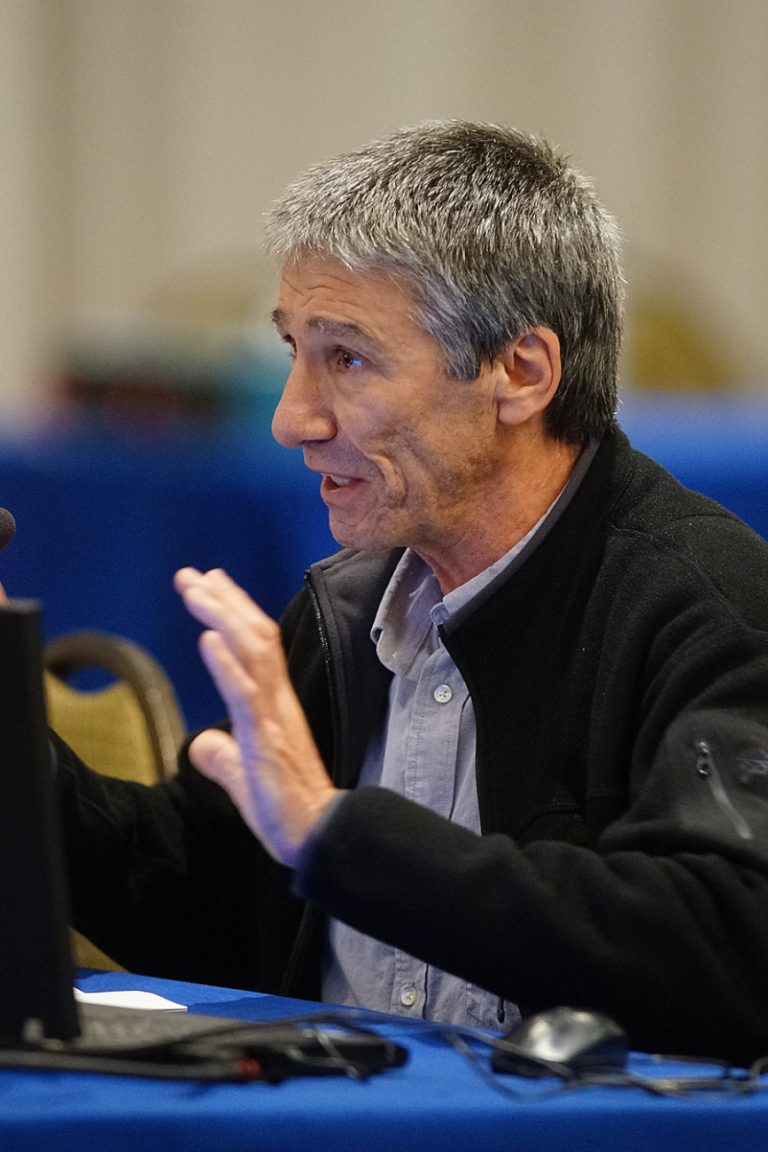 Des organismes lavallois déposent leur mémoire Guy Garand a déposé le mémoire du CRE de Laval, le 21 octobre.