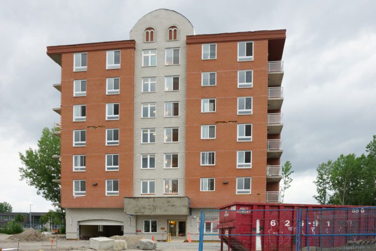 Il reste encore une quarantaine de logements à louer au 5025, boul. du Souvenir, dont la majorité est subventionnée par le Programme supplément au loyer.