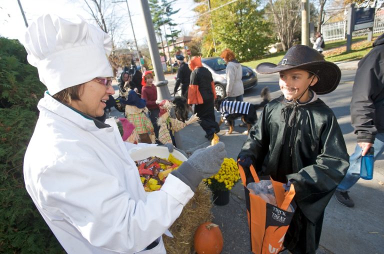L’Halloween revient sur le boulevard Sainte-Rose La fête de l'Halloween est de retour sur le boulevard Sainte-Rose.