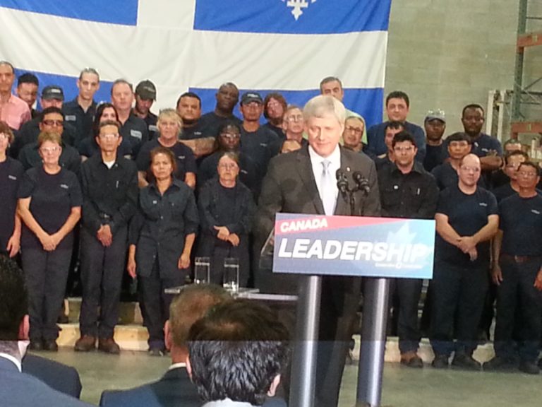 C'est en présence d'employés des Industries Spectra Premium, une usine du secteur de la fabrication de pièces automobiles établie en bordure de l'A-13, que le chef conservateur s'est engagé à prolonger et bonifier le programme de soutien aux apprentis.