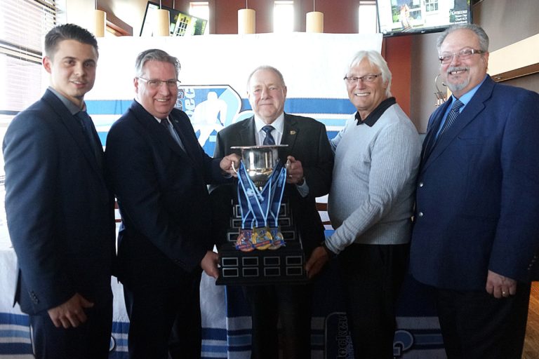 Laval accueillera une partie du volet masculin de la Coupe Dodge Charles Trudeau, Chrysler Canada, Sylvain B. Lalonde, Réal Langlais, Michel Demers et Vincent Guida sont prêts à accueillir la Coupe Dodge à Laval.