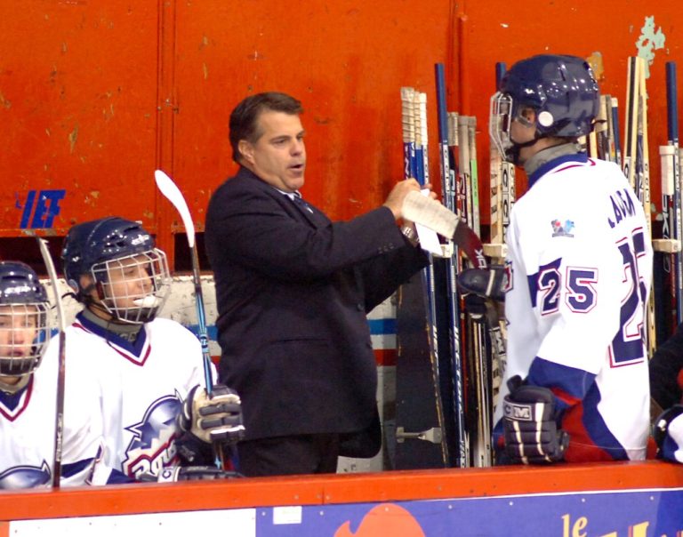 Retour au midget AAA pour Martin Daoust Martin Daoust était derrière le banc du Rousseau-Sports Laval-Bourassa en 2007.