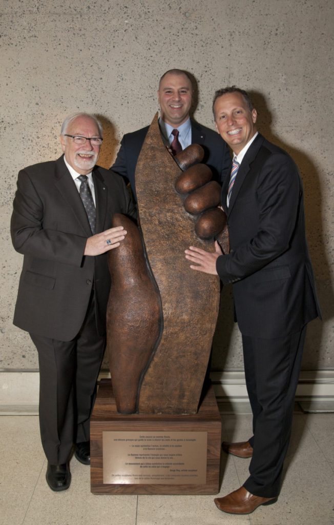Sur la photo, on reconnaît, Daniel Rousseau, président de la Caisse Desjardins de Chomedey, Hrair Ketchedjian, directeur général de la Caisse Desjardins de Chomedey et Alexandre Duplessis, maire de Laval.