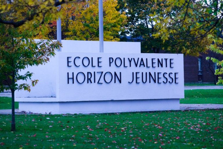 Arme à plomb utilisée à Horizon Jeunesse Un élève de l'école Horizon Jeunesse sera interrogé en lien avec des coups de feu tirés devant l'école secondaire Horizon Jeunesse.