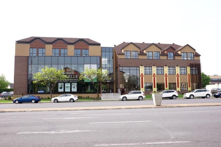 Un sauvetage nautique et deux incendies hier Une défectuosité liée à une petite cuisinière laissée devant une prise électrique serait à l'origine de l'incendie. (Photo TC Media - Mario Beauregard)