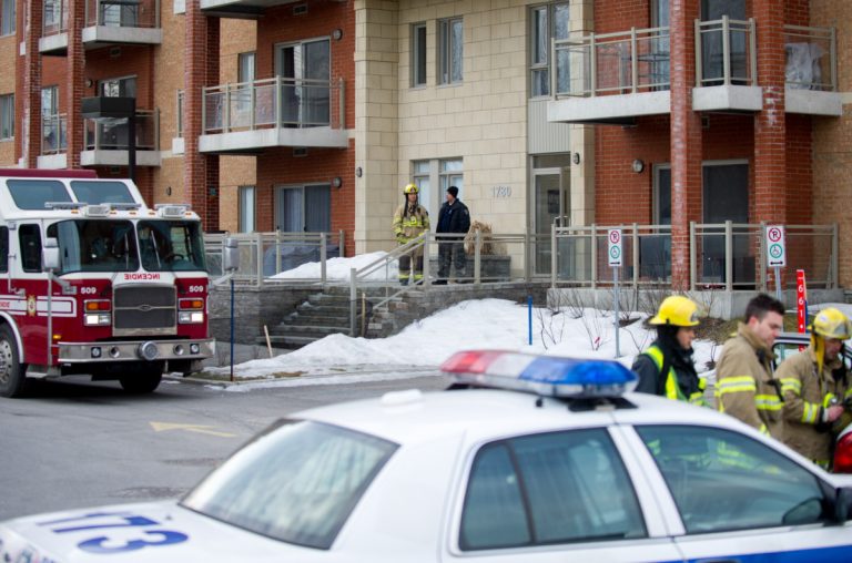 Des stupéfiants transitaient dans un des logements de cet ensemble de condominiums affecté par un incendie. (Photo TC Media - Vincent Graton)