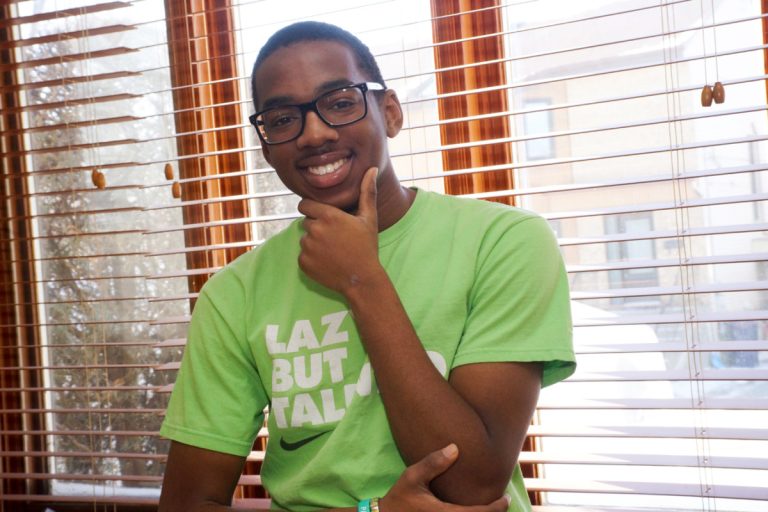 James Dhaïti est finaliste à Mixmania 4 James Dhaïti invite la population à voter pour lui d’ici le 3 février alors qu’il fait partie des 12 finalistes ayant une chance de participer à l’aventure Mixmania 2014.(Photo: Mario Beauregard)