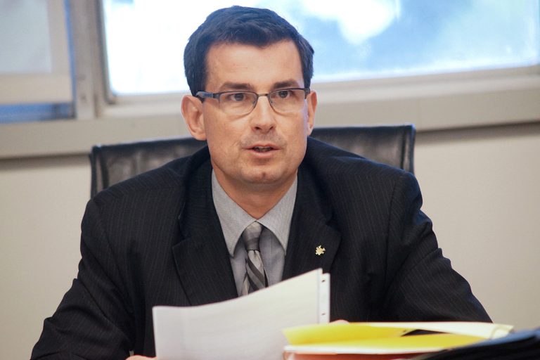 Hausse de la taxe scolaire à prévoir Jean-Pierre Archambault, directeur des communications pour la CSDL.