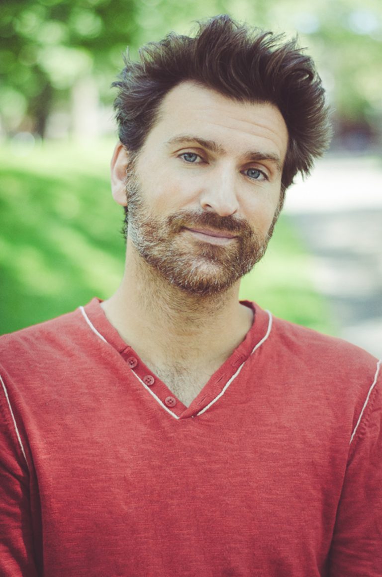 Dans son troisième spectacle, Jean-Thomas Jobin relève le défi d'apprendre à s'aimer.(Photo gracieuseté – Christian Bonneville)