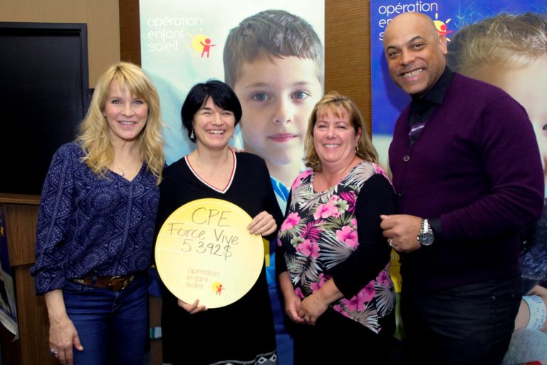 Plus de 20 000 $ pour le CISSS de Laval et un CPE Les animateurs Josée Lavigueur et Philippe Fehmiu entourent Danielle Drouin et Andrée Lévesque, directrices du CPE Force Vive.(Photo TC Media - Mario Beauregard)