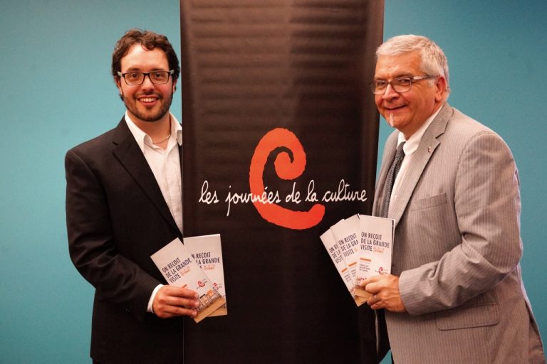 Benoît Lamarre, du Bureau des arts et de la culture, et Raynald Adams, membre du comité exécutif de Ville de Laval et parrain d’honneur de l’événement. (Photo: Mario Beauregard)