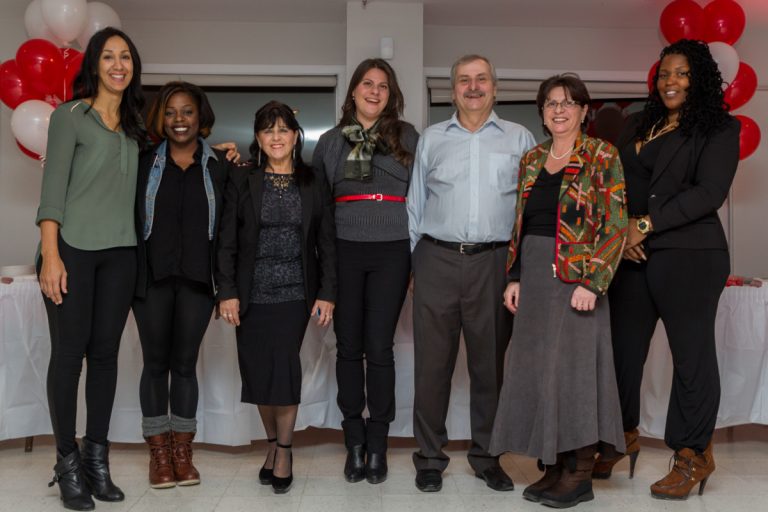 Juliana Lulelaru est candidate libérale à l’investiture dans Marc-Aurèle-Fortin Juliana Lulelaru, candidate à l'investiture pour le Parti Libéral du Canada, entourée de quelques amis et une partie de sa famille, lors de son cocktail-causerie, le 6 décembre.